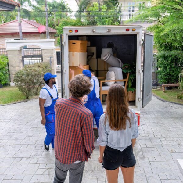 professional-goods-move-service-use-truck-carry-pe-2023-11-27-05-37-18-utc_1024x683